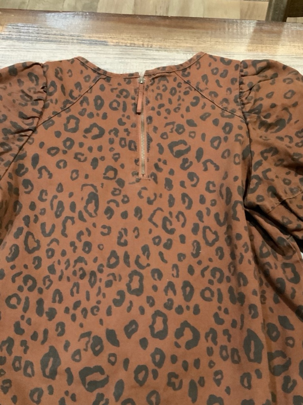 Universal Thread Rust-Brown Denim Leopard Print Top - Picture 5 of 5